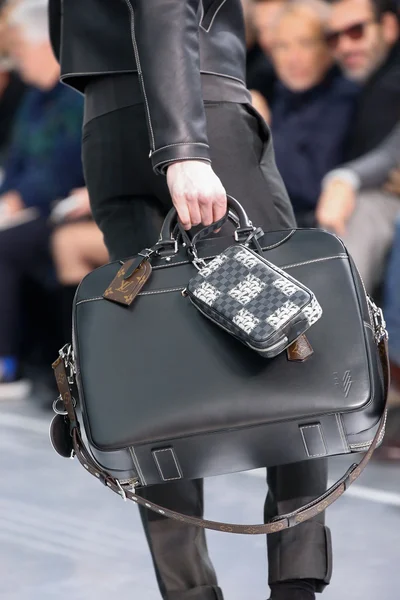 Look 60
